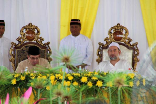 Majlis Jemputan Solat Jumaat Dan Jamuan Rakyat Sempena Keberangkatan Kdymm Sultan Muhammad V 2015 0 598x399