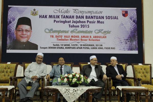 Majlis Penyampaian Hak Milik Tanah Dan Bantuan Sosial 0 598x399