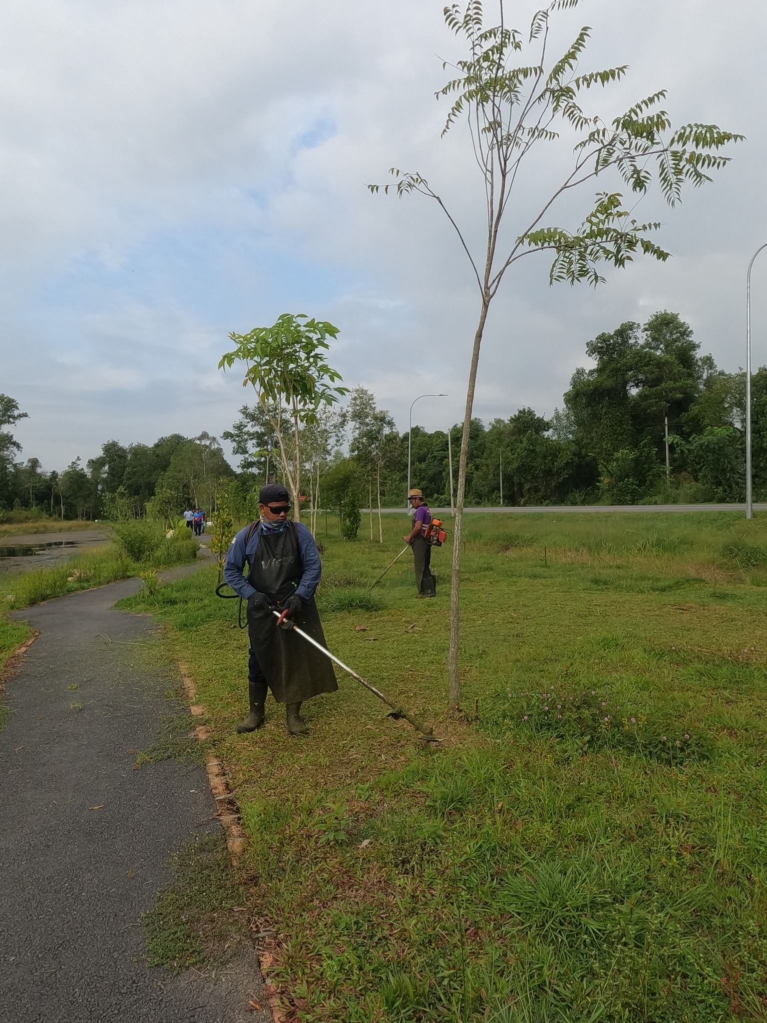 KERJA-KERJA PEMBERSIHAN DAN KECERIAAN TAMAN REKREASI(WETLAND)
