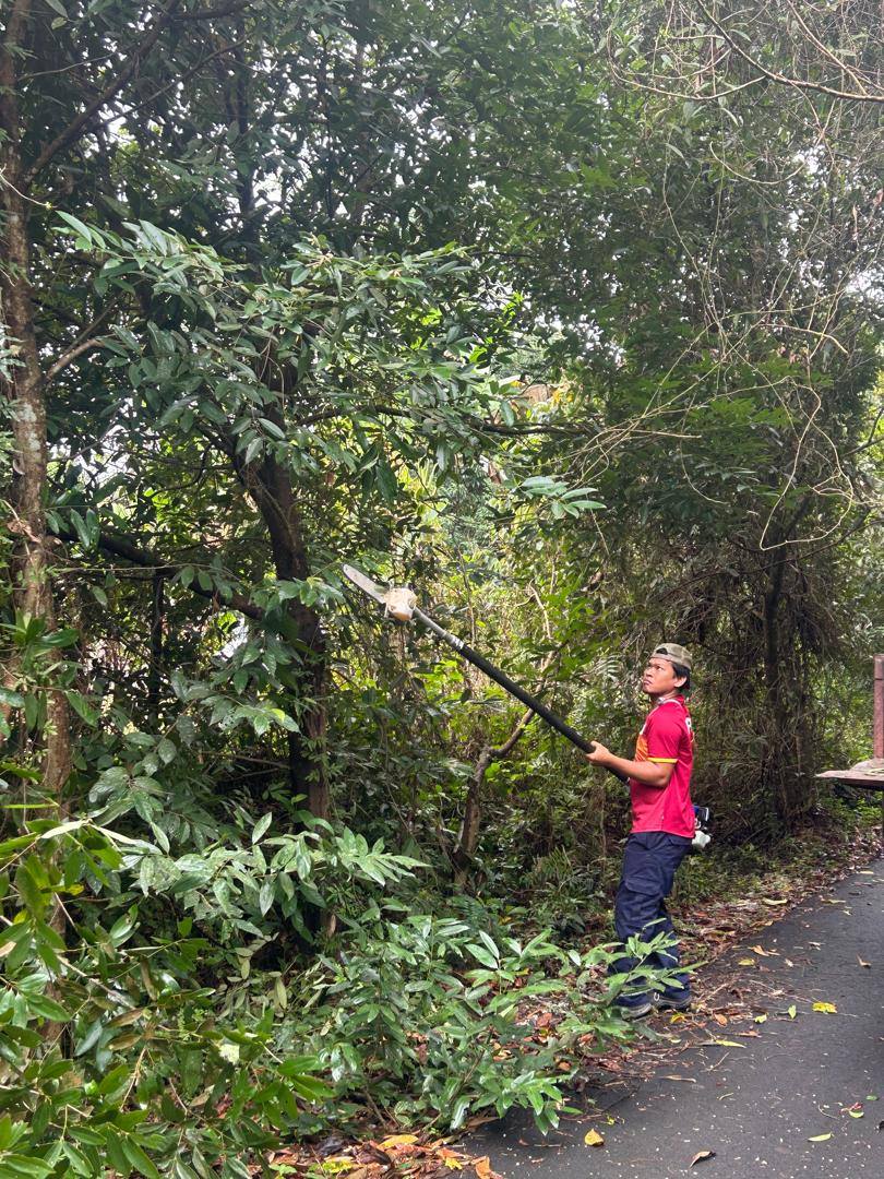 KERJA-KERJA PEMBERSIHAN LALUAN PASIR MAS MONSOON FUN RUN 2025