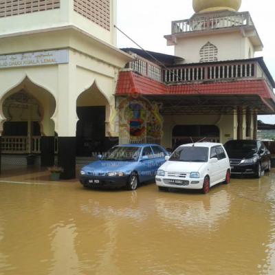 25 Dis 2014 Hadapan Masjid Lemal Pasir Mas