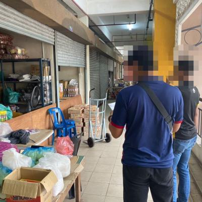 PEMUTIHAN GERAI YANG TIDAK AKTIF TELAH DILAKUKAN SECARA KESELURUHAN DI PASAR BESAR TASEK RAJA 